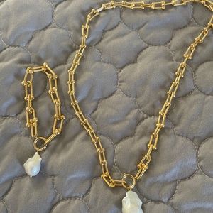 Fresh water Pearl necklace and bracelet